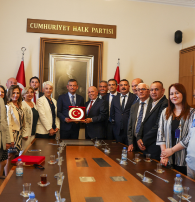 Derneğimizden ve Manisalılar Federasyonu Yönetiminden CHP Genel Başkanı Özgür Özel’e Ziyaret ( arşiv )